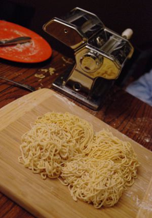 Pasta machine and fresh pasta